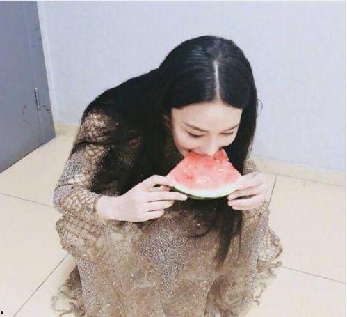 南京美女吃瓜图片视频曝光,网络热议的幕后真相揭晓