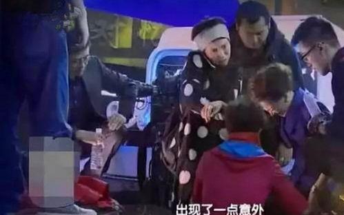 吃瓜群众受伤视频,现场视频引发网友热议