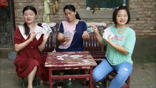 河北铺妯娌俩吃瓜视频,邻里琐事引发网友热议