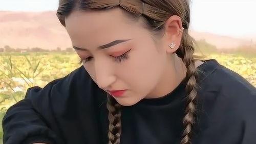 美女吃哈密瓜的视频,美女品尝哈密瓜，甜蜜瞬间尽收眼底