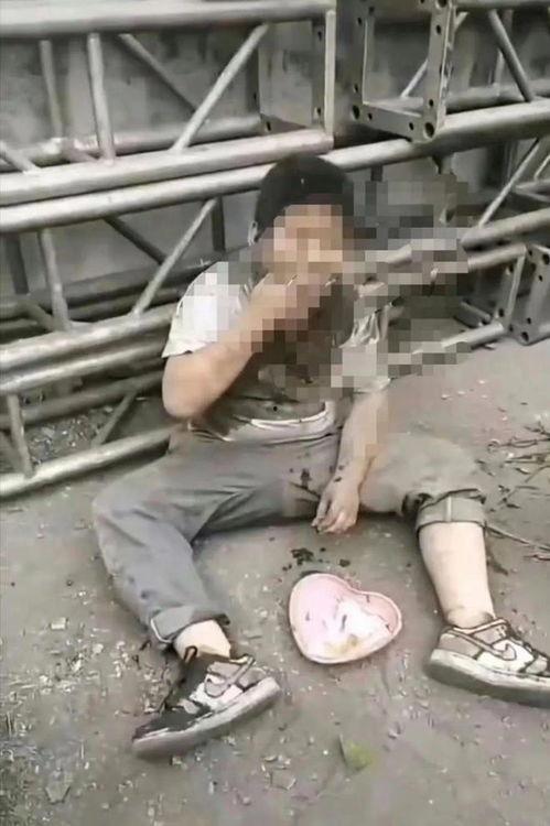 用手抓粪扔别人吃瓜的视频,一场荒诞的恶作剧引发网友热议