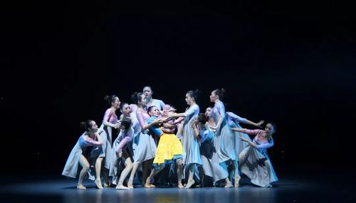 吃瓜群众舞蹈室视频,欢乐舞动，释放活力