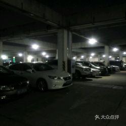 大悦停车场视频吃瓜