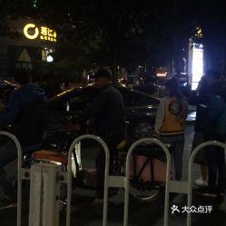 大悦停车场视频吃瓜